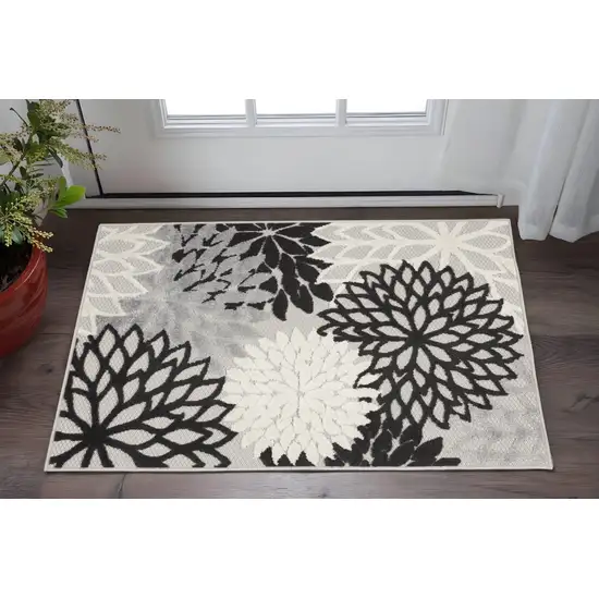 Black And White Indoor Outdoor Area Rug Photo 2