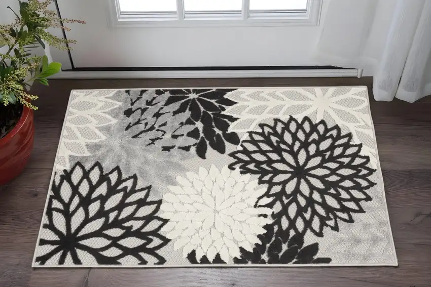 Black And White Indoor Outdoor Area Rug Photo 2