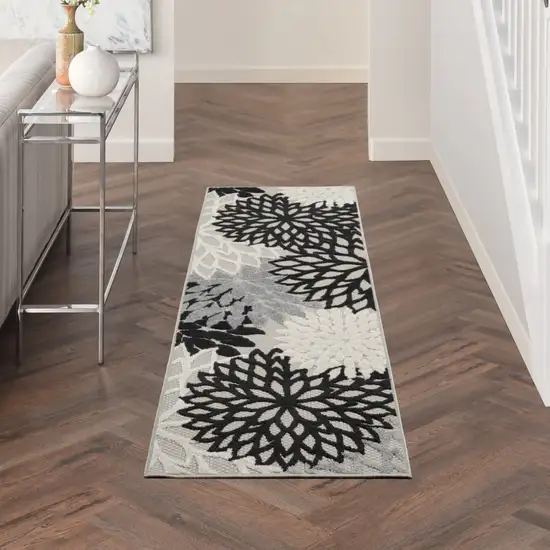 6' Black And White Indoor Outdoor Runner Rug Photo 8