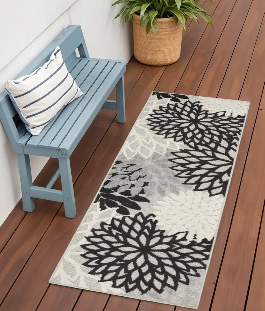 6' Black And White Indoor Outdoor Runner Rug Photo 2