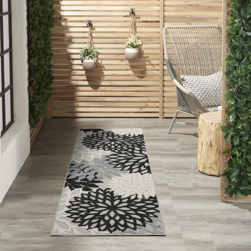 6' Black And White Indoor Outdoor Runner Rug Photo 9