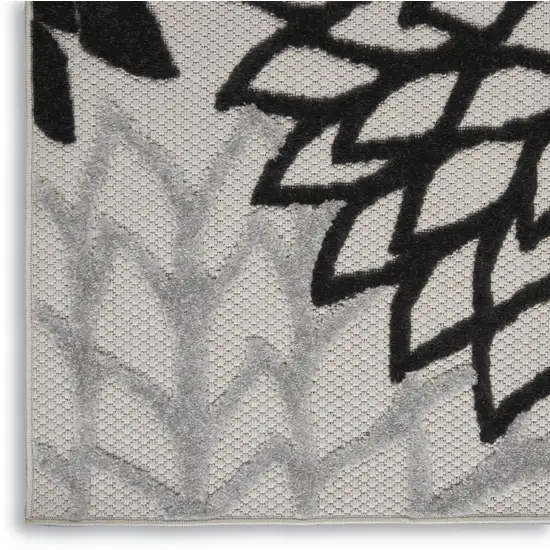 6' Black And White Indoor Outdoor Runner Rug Photo 4