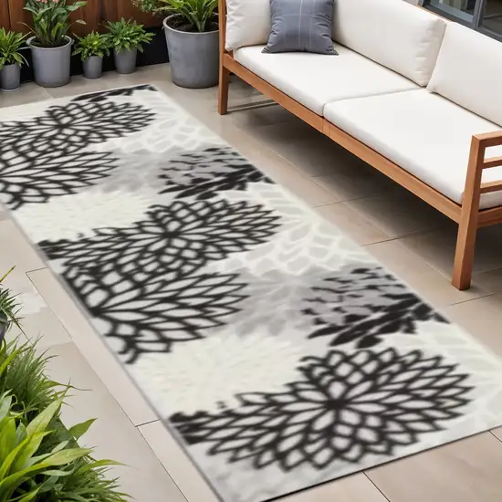 8' Black And White Indoor Outdoor Runner Rug Photo 2