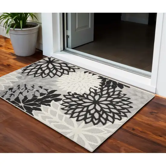 Black And White Floral Power Loom Area Rug Photo 1