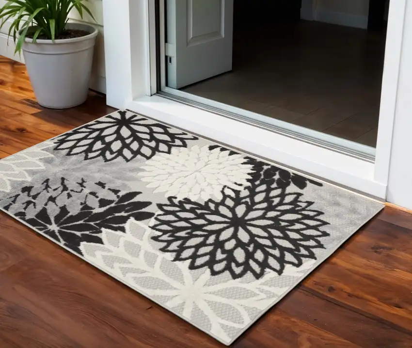 Black And White Floral Power Loom Area Rug Photo 1