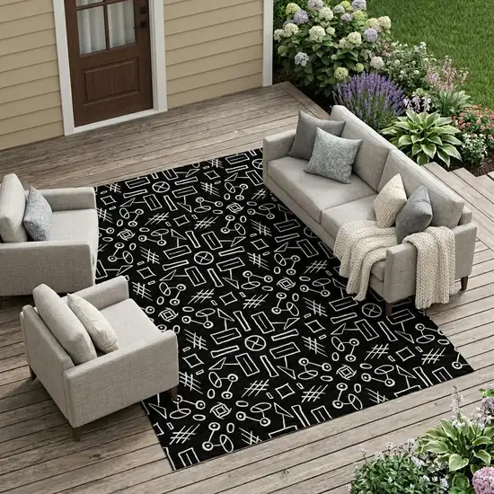 Black And White Geometric Washable Indoor Outdoor Area Rug Photo 1