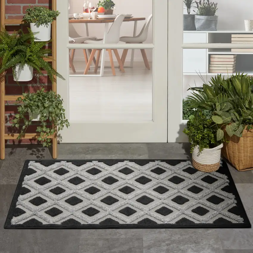Black And White Indoor Outdoor Area Rug Photo 9