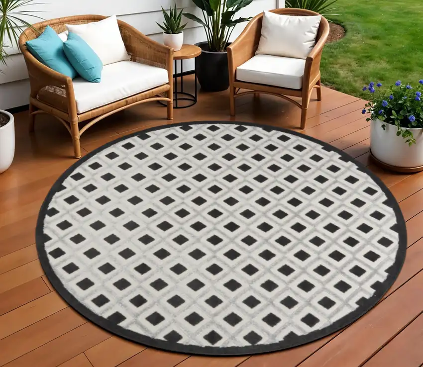 Black And White Round Indoor Outdoor Area Rug Photo 2