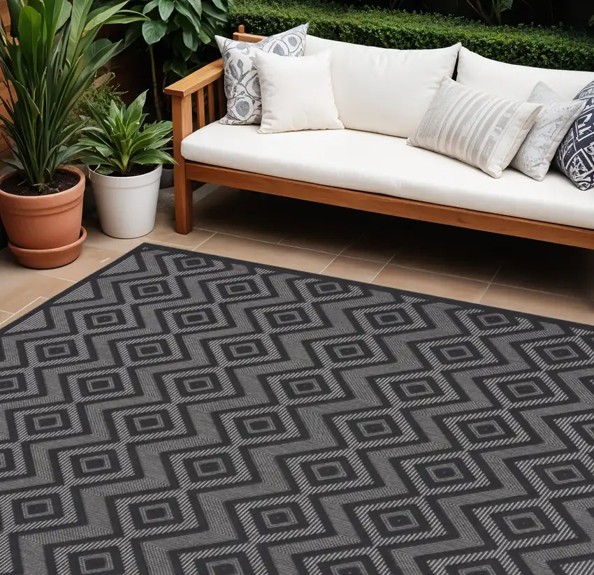 Black Geometric Flatweave Area Rug Photo 1