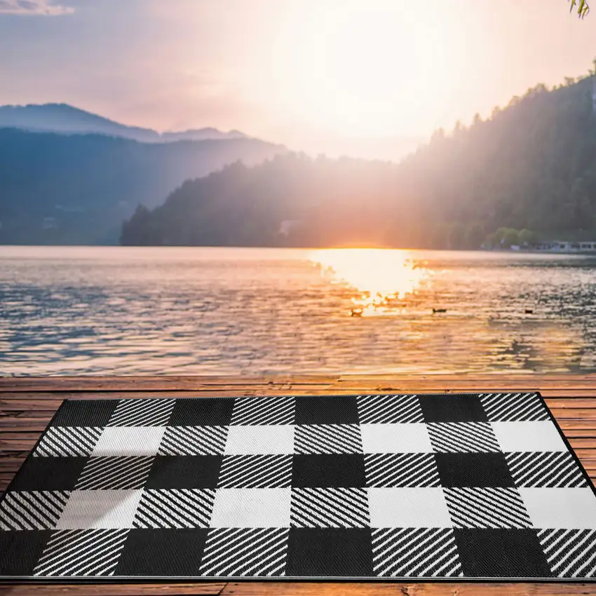 Black Geometric Indoor Outdoor Area Rug Photo 5