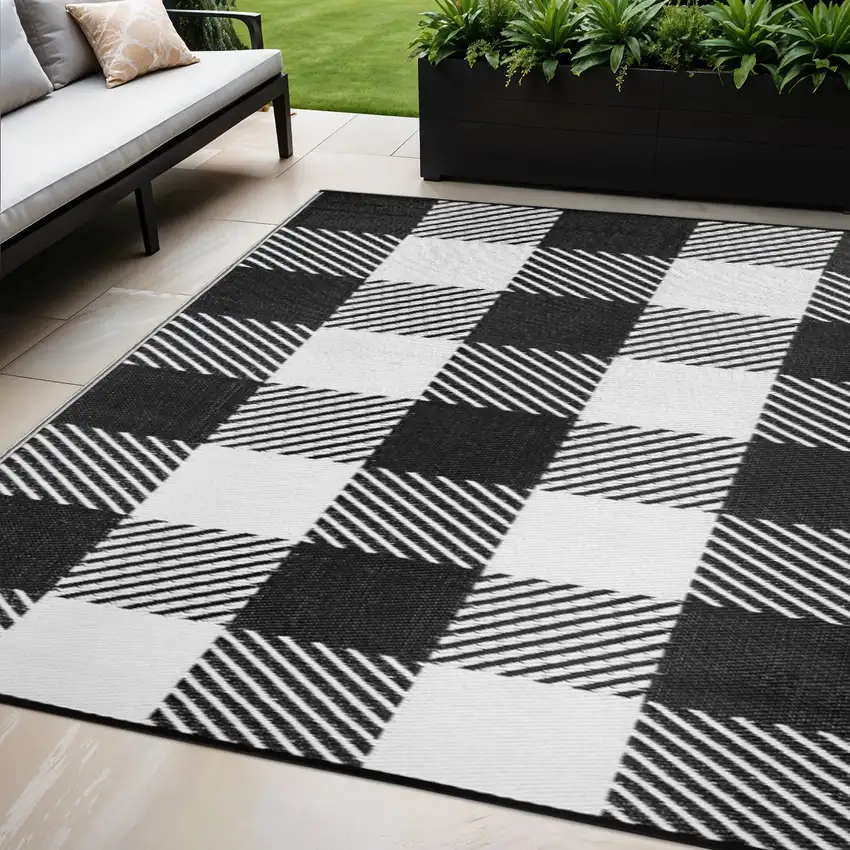 Black Geometric Indoor Outdoor Area Rug Photo 1
