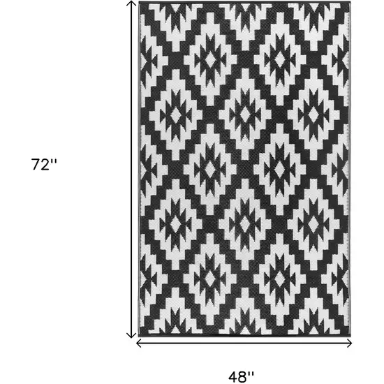 Black Geometric Indoor Outdoor Area Rug Photo 3