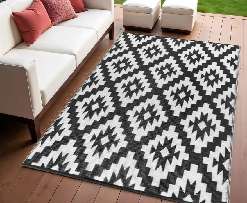 Black Geometric Indoor Outdoor Area Rug Photo 1