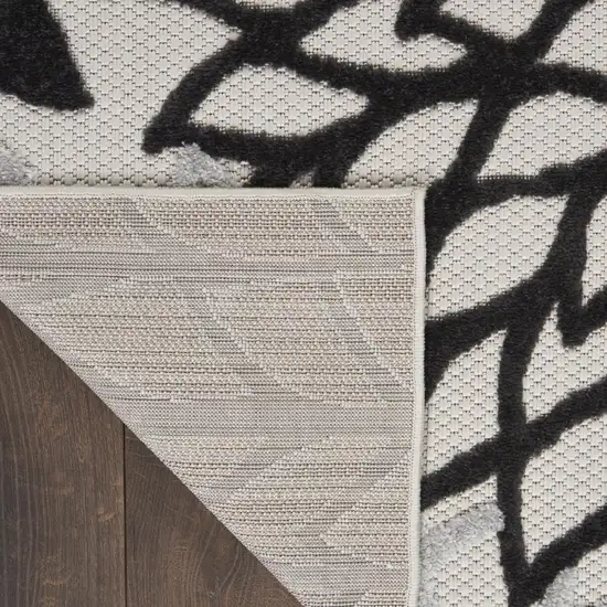 8' X 11' Black And White Indoor Outdoor Area Rug Photo 9