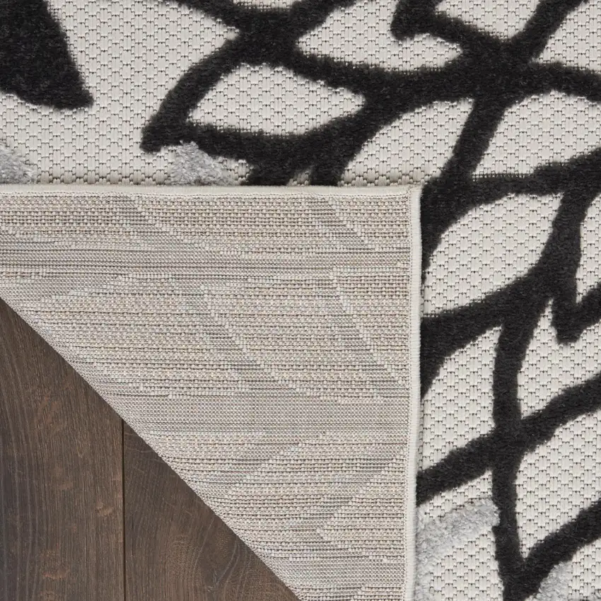 8' X 11' Black And White Indoor Outdoor Area Rug Photo 9
