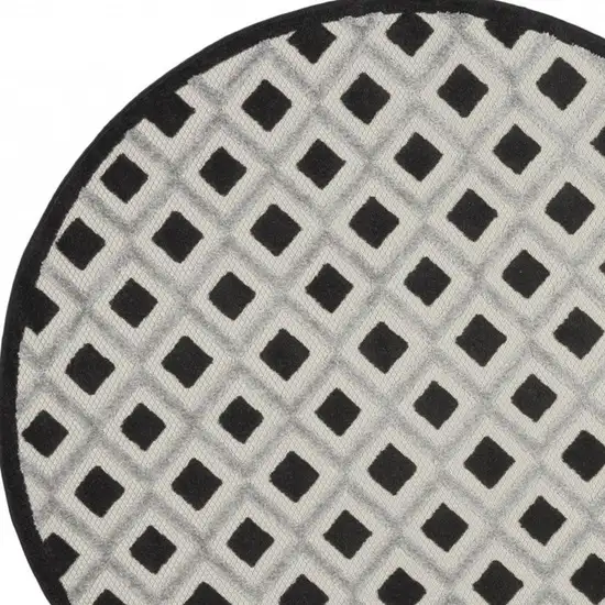 4' Black And White Round Indoor Outdoor Area Rug Photo 4