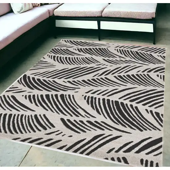 5'X8' Black White Machine Woven Uv Treated Oversized Leaves Indoor Outdoor Area Rug Photo 2