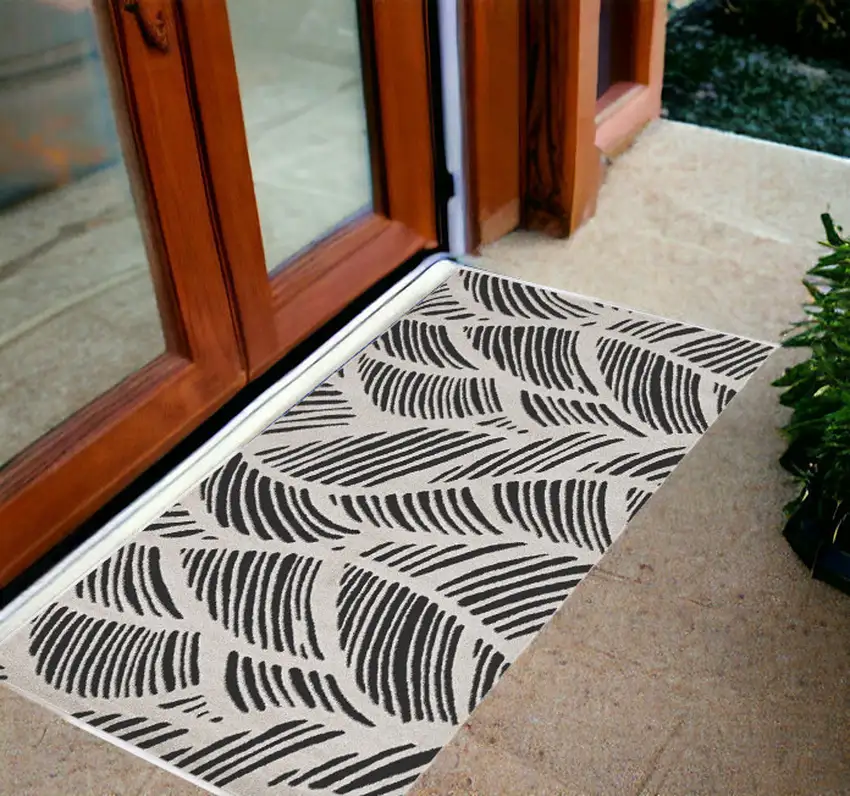 2'X4' Black White Machine Woven Uv Treated Tropical Palm Leaves Indoor Outdoor Accent Rug Photo 1