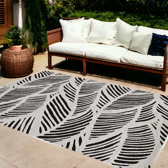 8'X11' Black White Machine Woven Uv Treated Tropical Palm Leaves Indoor Outdoor Area Rug Photo 1