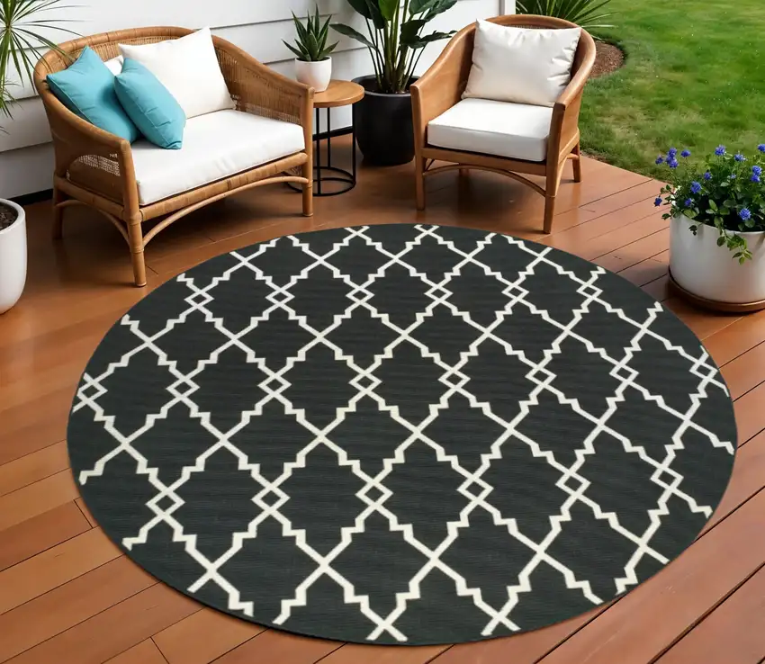 Black And Ivory Round Indoor Outdoor Area Rug Photo 1