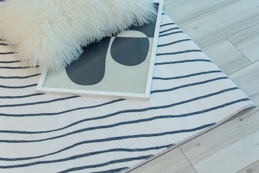 Black and White Abstract Area Rug Photo 7