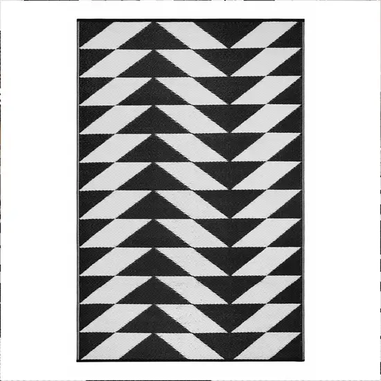 Black and White Geometric Indoor Outdoor Area Rug Photo 5