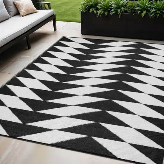 Black and White Geometric Indoor Outdoor Area Rug Photo 1