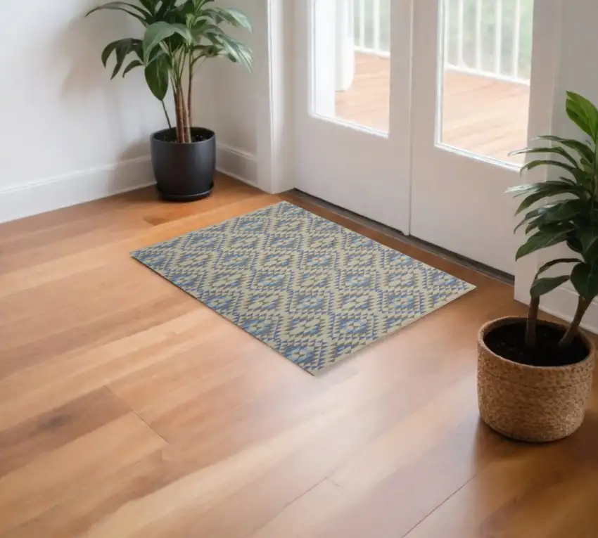 Blue Decorative Lattice Area Rug Photo 2