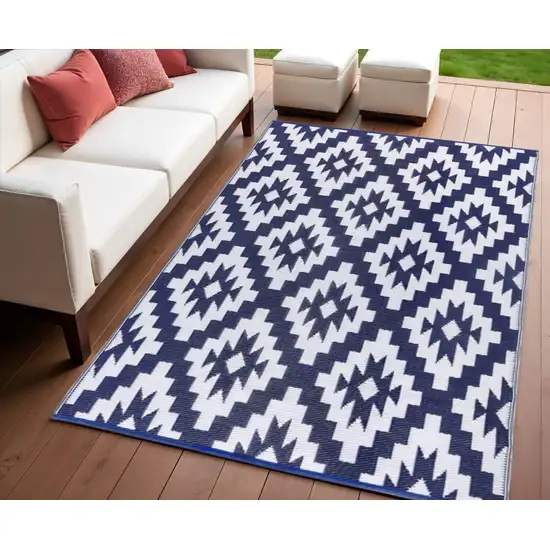 Blue Geometric Indoor Outdoor Area Rug Photo 1