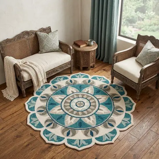 Blue Round Wool Floral Hand Tufted Area Rug Photo 1