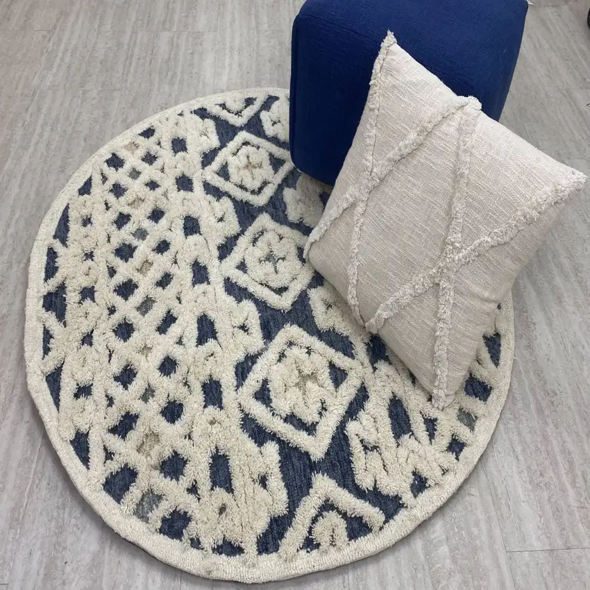 Blue and Cream Decorative Area Rug Photo 8