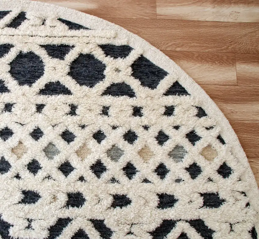 Blue and Cream Decorative Area Rug Photo 4