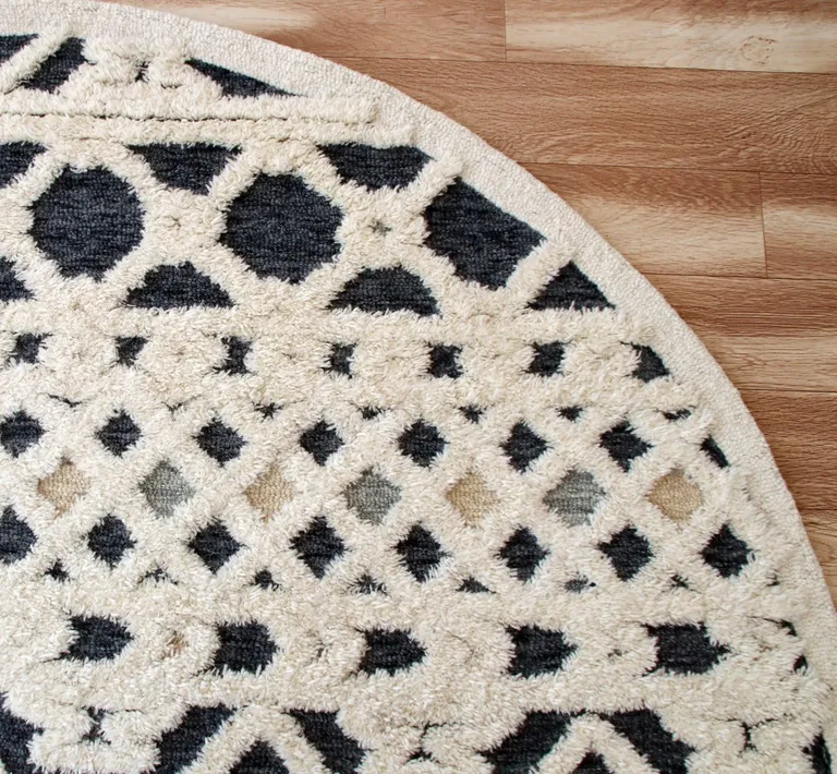 Blue and Cream Decorative Area Rug Photo 4