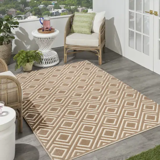 Brown Geometric Area Rug Photo 5