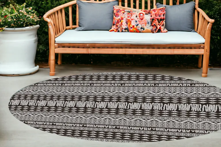 Charcoal Machine Woven UV Treated Scandinavian Indoor Outdoor Round Area Rug Photo 5