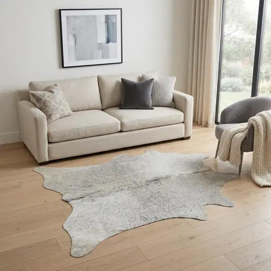 Light Gray Cowhide Hand Knotted Area Rug Photo 1