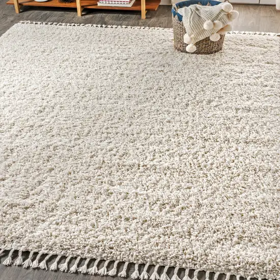 Cream Area Rug With Fringe Photo 1