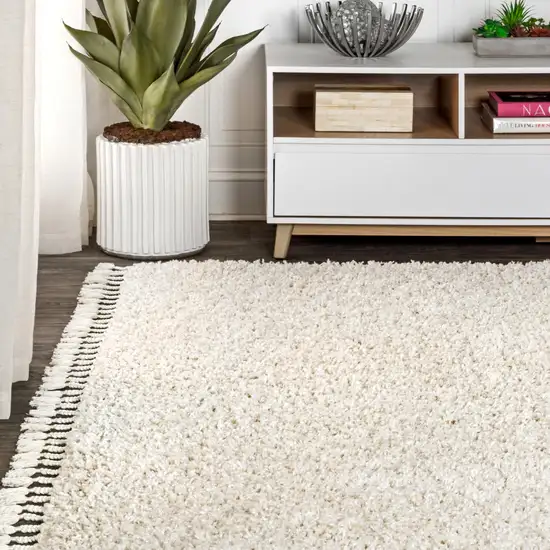 Cream Area Rug With Fringe Photo 3