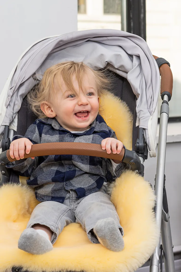 Cream Cozy Baby Medium Lambskin - Play-Rug Photo 3