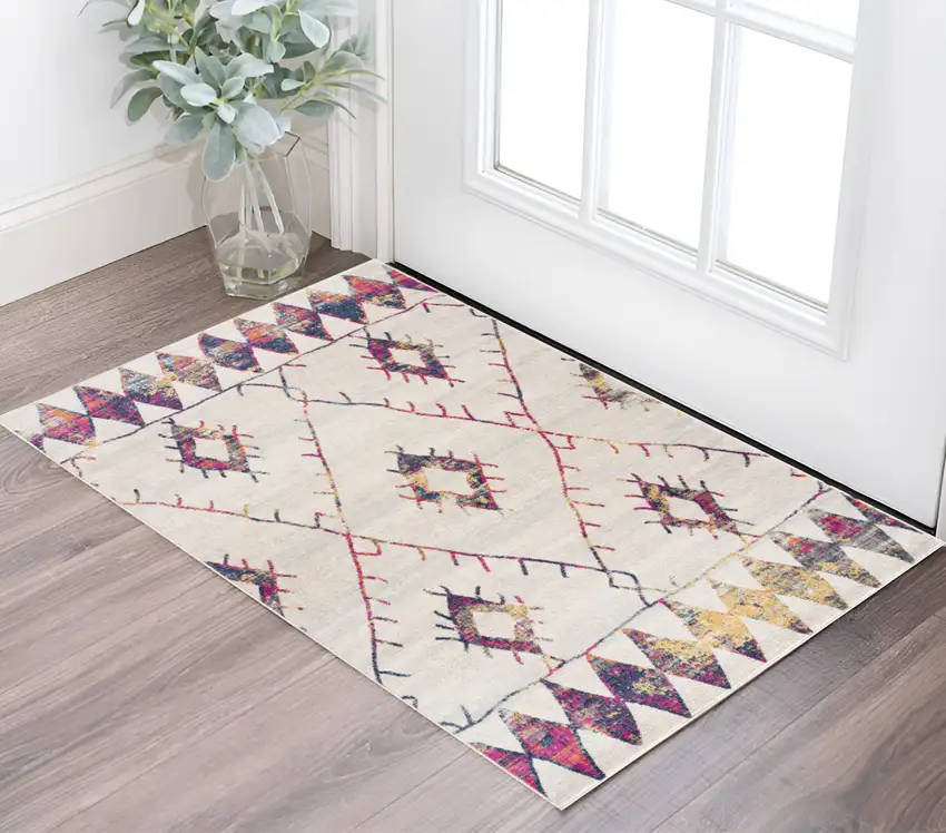 Cream Damask Area Rug Photo 1
