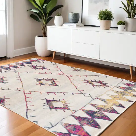 Cream Damask Area Rug Photo 1