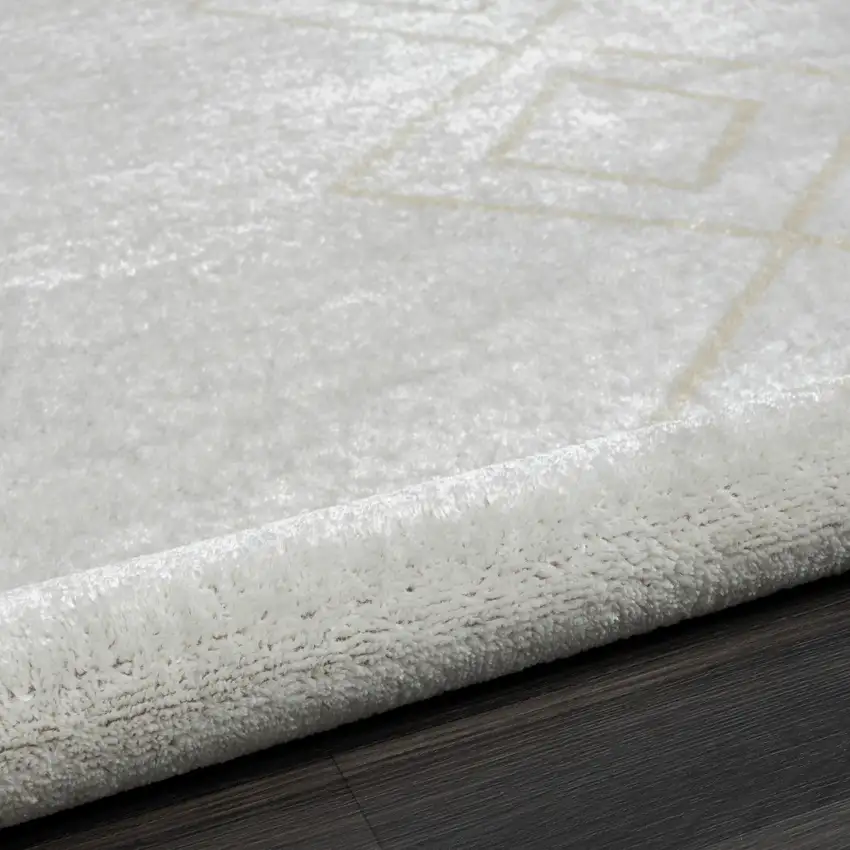 Cream Diamond Area Rug Photo 9