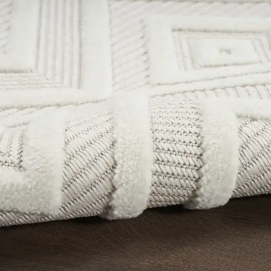 Ivory And White Indoor Outdoor Area Rug Photo 4