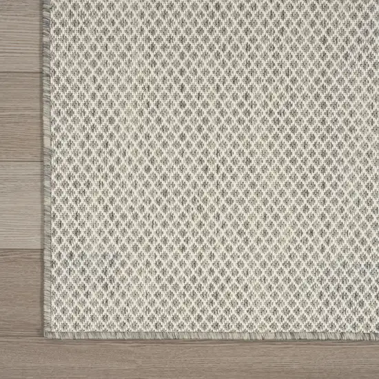 Ivory and Silver Indoor Outdoor Area Rug Photo 4