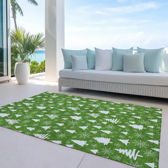 Emerald And Ivory Botanical Leaves Washable Indoor Outdoor Area Rug Photo 5