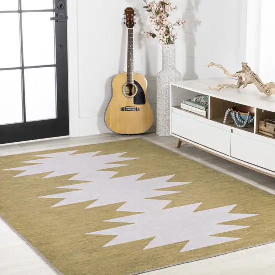 Geometric Area Rug Photo 4
