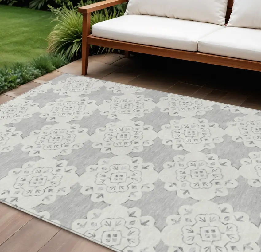 Gray And Ivory Quatrefoil Washable Indoor Outdoor Area Rug Photo 1