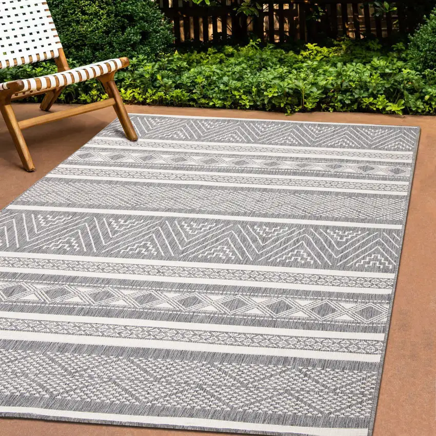 Gray And White Tribal Area Rug Photo 6
