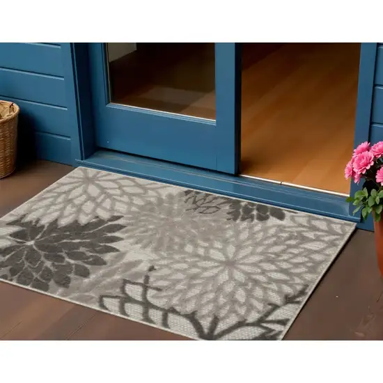Gray Floral Stain Resistant Non Skid Indoor Outdoor Area Rug Photo 1