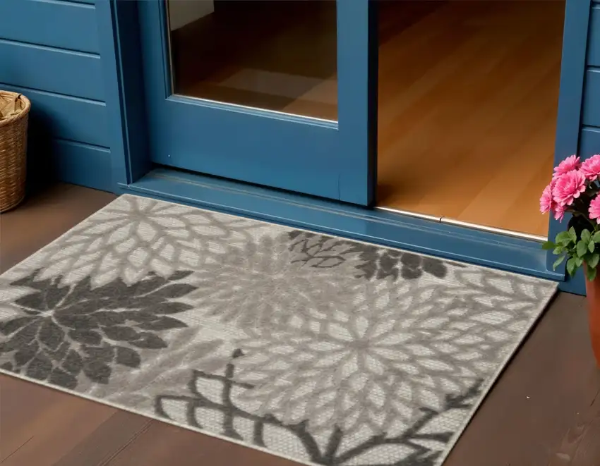Gray Floral Stain Resistant Non Skid Indoor Outdoor Area Rug Photo 1